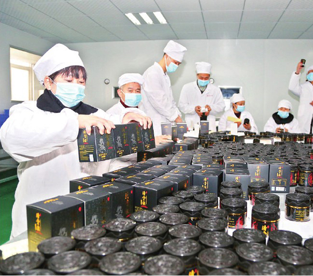 膏滋包裝現(xiàn)場